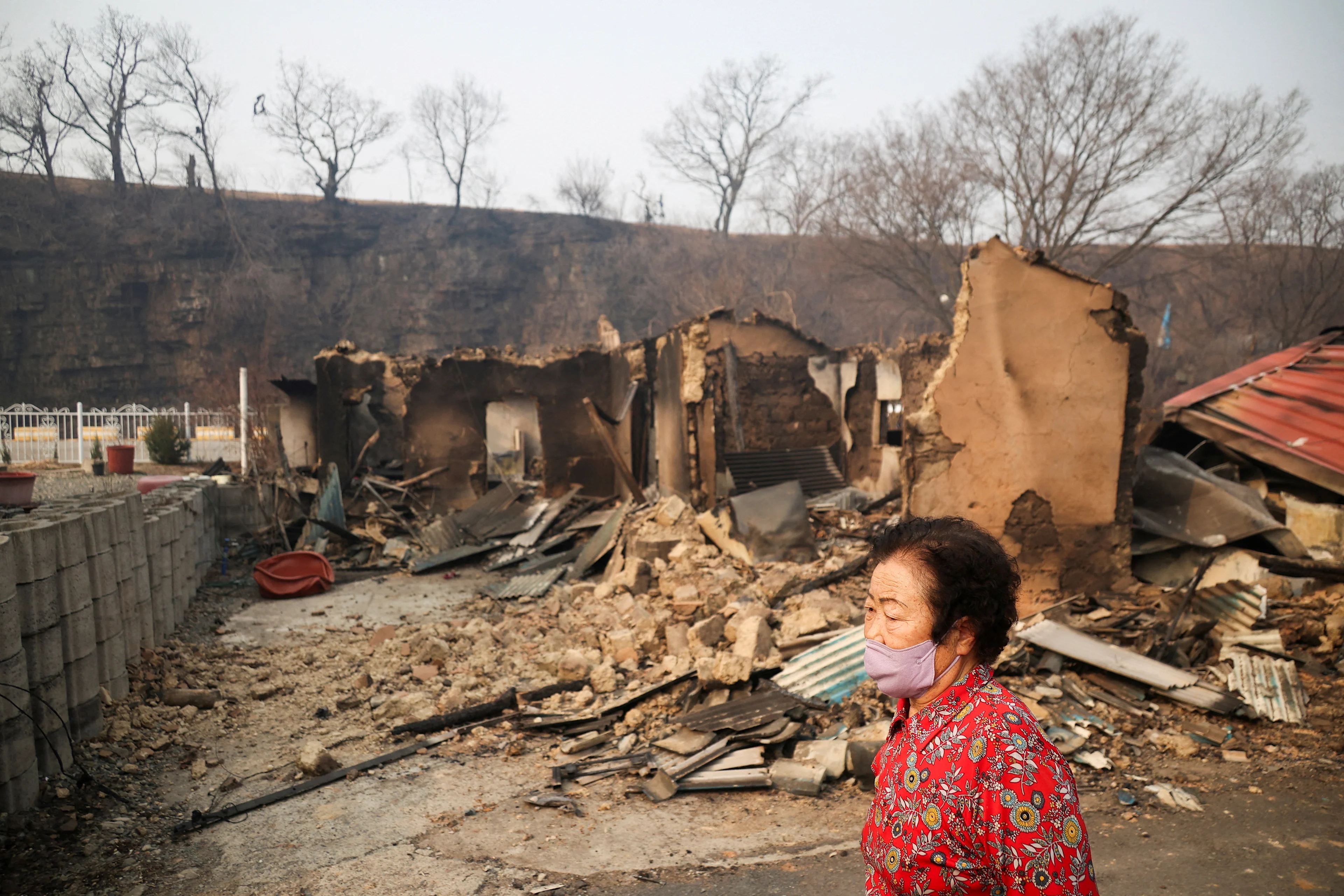 South Korea battles worst ever wildfires as death toll hits 28