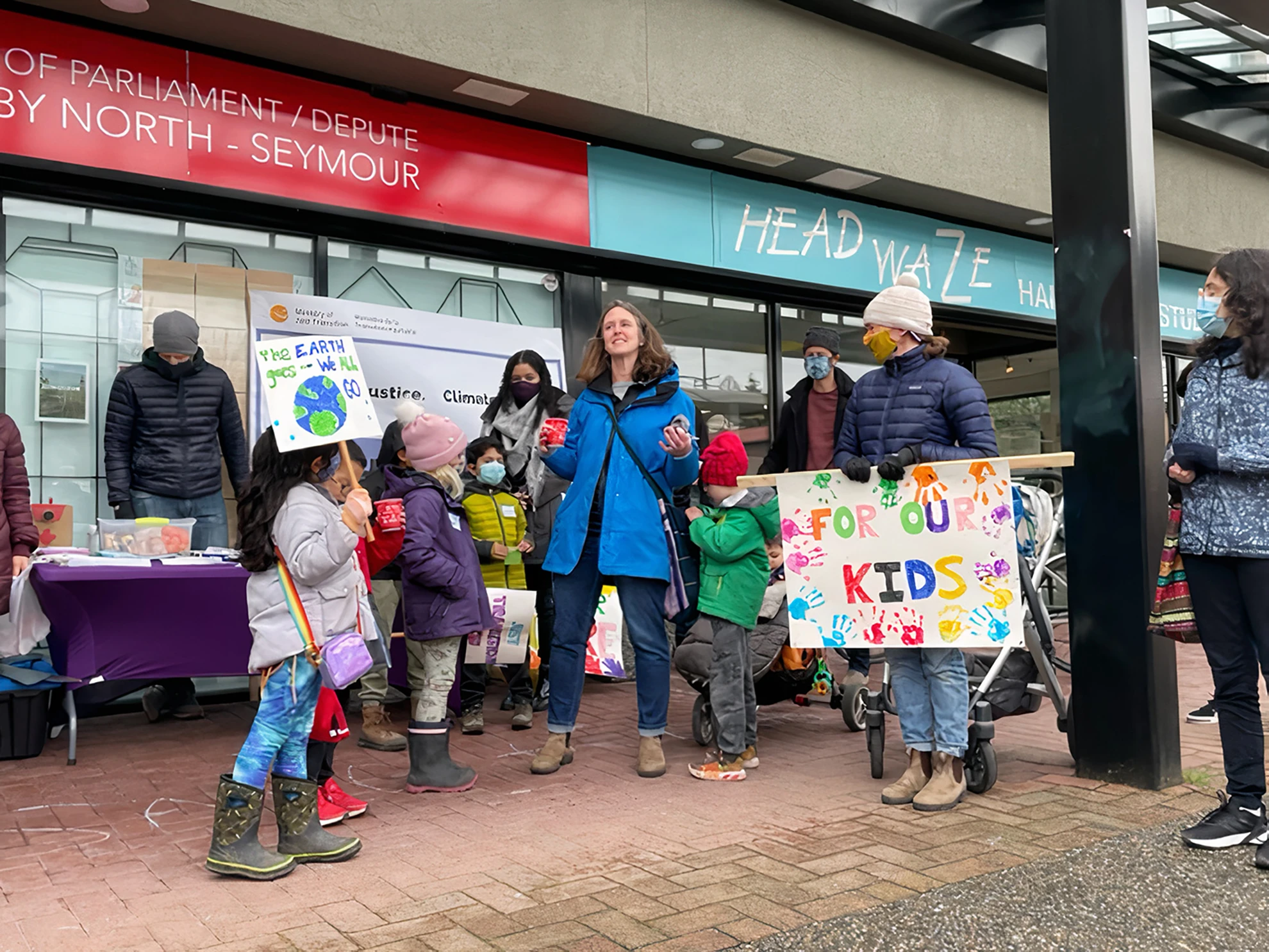 We want to see balance': Right-wing activists target primary school  children on climate