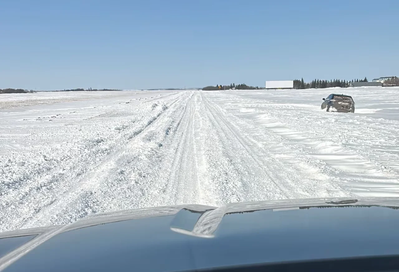 Snow covers Highway 3 on April 8 near Beatty, Sask. (Submitted by Brent Yeske)
