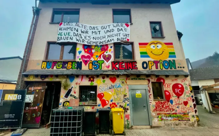 Some abandoned buildings have been spray-painted with words of love, support and environmental hope, including the slogan 'Aufgeben Ist Keine Option' (Giving up is not an option). (Natalie Carney/CBC)