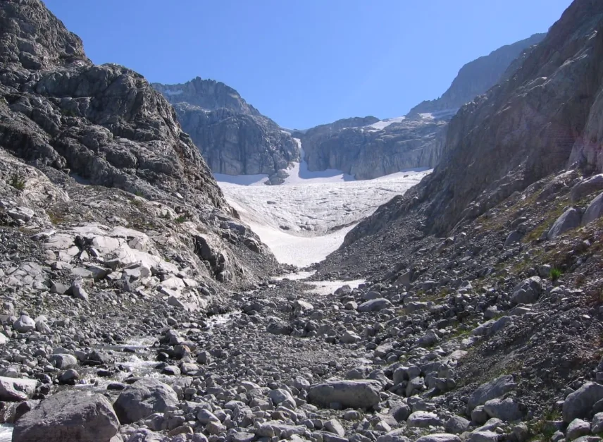 The Coquitlam Glacier in 2006 shows a higher elevation of ice resembling a bulge. Scientists from Metro Vancouver say it has since flattened. (Submitted by Dave Dunkley)