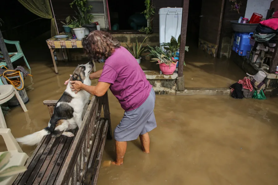 Over 100 dead, dozens missing in floods and landslides in Philippines