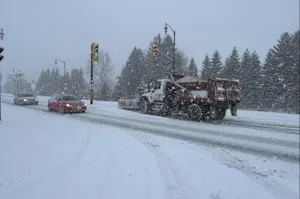 Travel alert: Dangerous snow squalls continue with an additional 10-15+ cm possible Monday
