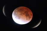EN IMAGES : La plus longue éclipse lunaire du siècle