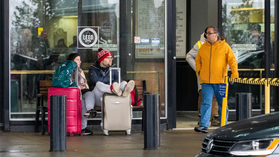 Travellers stranded as more than a dozen Via trains cancelled or immobilized