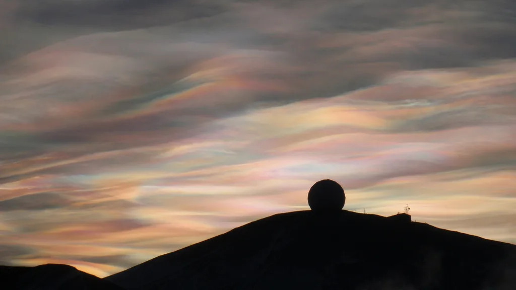 Nacreous clouds Antarctica Alan Light NSF USAP