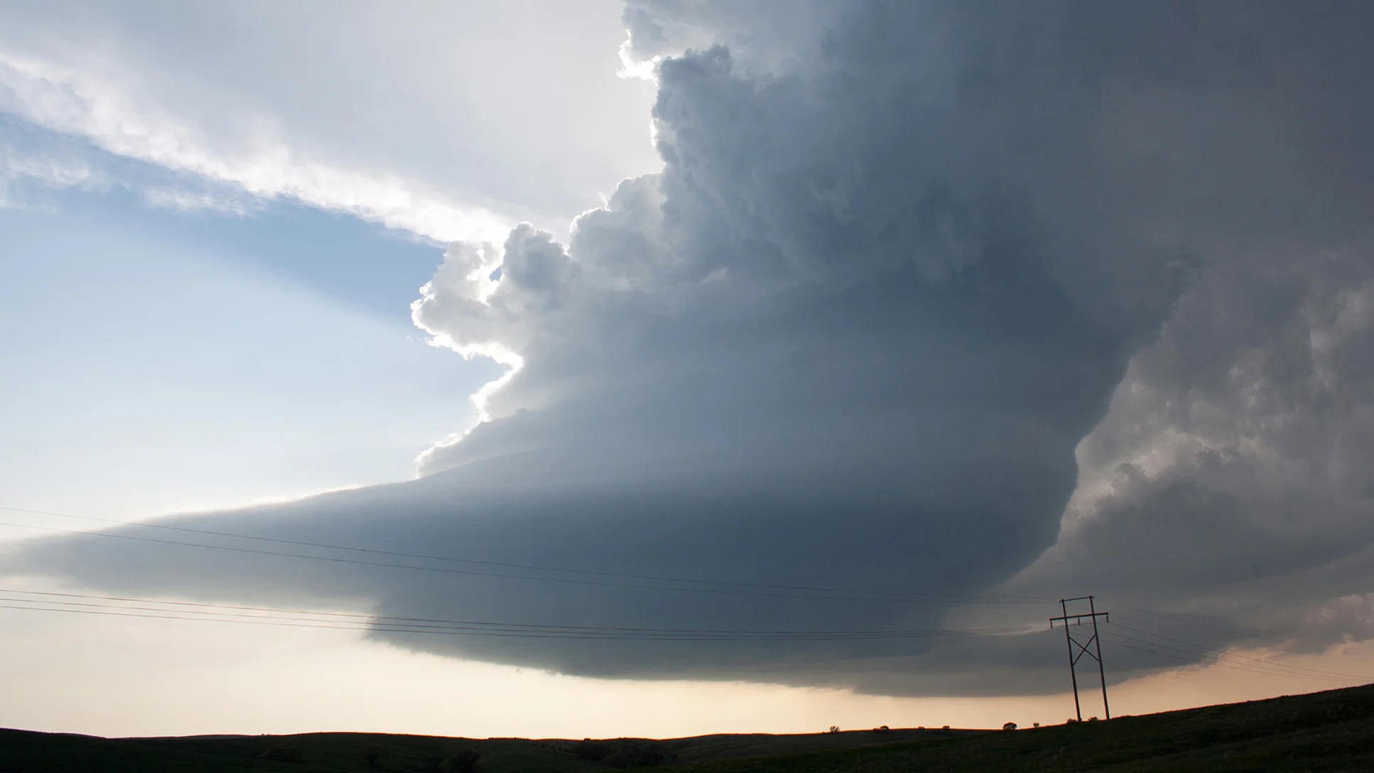 A low precipitation supercell spins in the sky above Texas in 2015. (Mark Robinson)