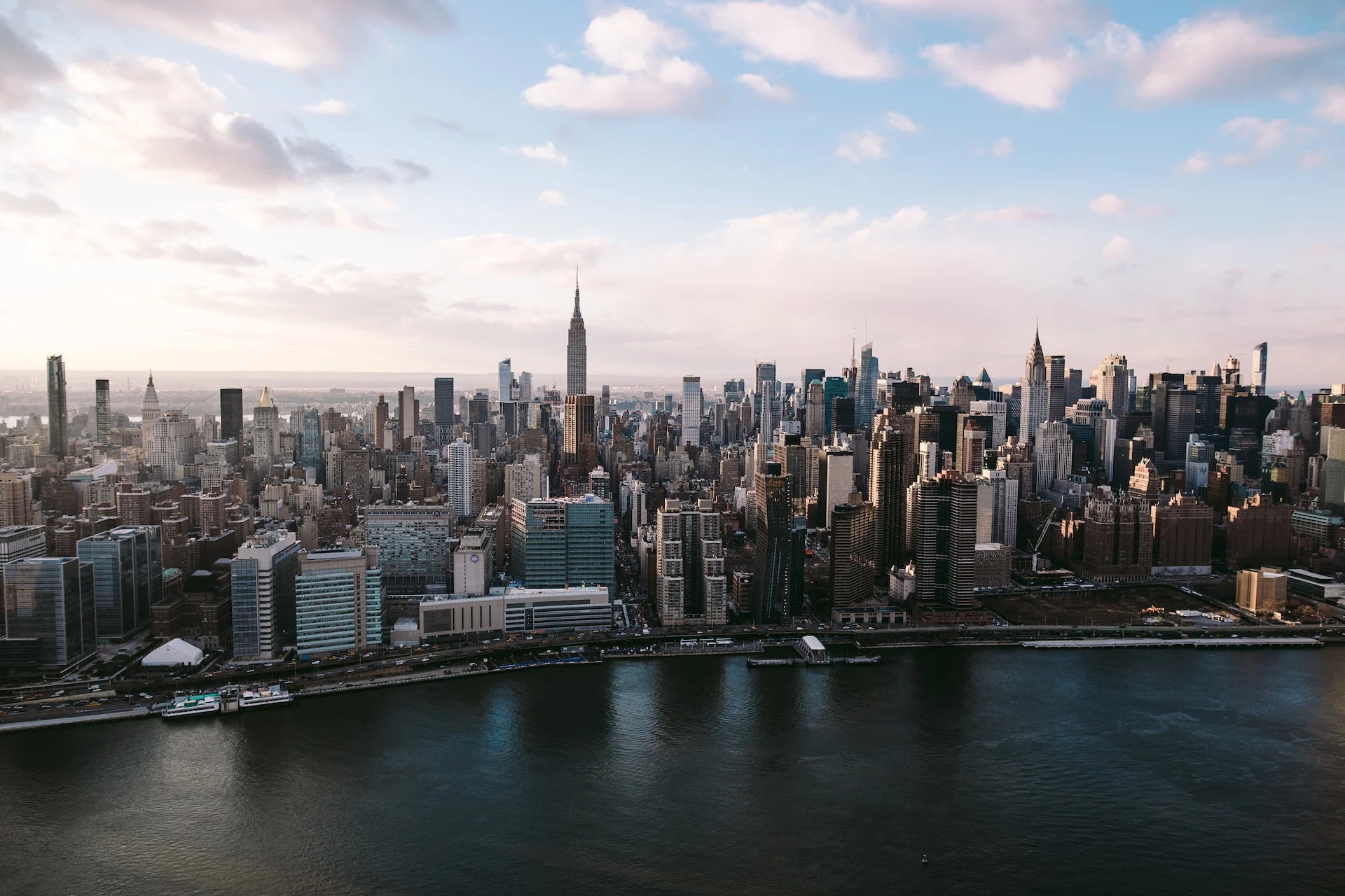 New York s'enfonce sous le poids de ses gratte-ciel