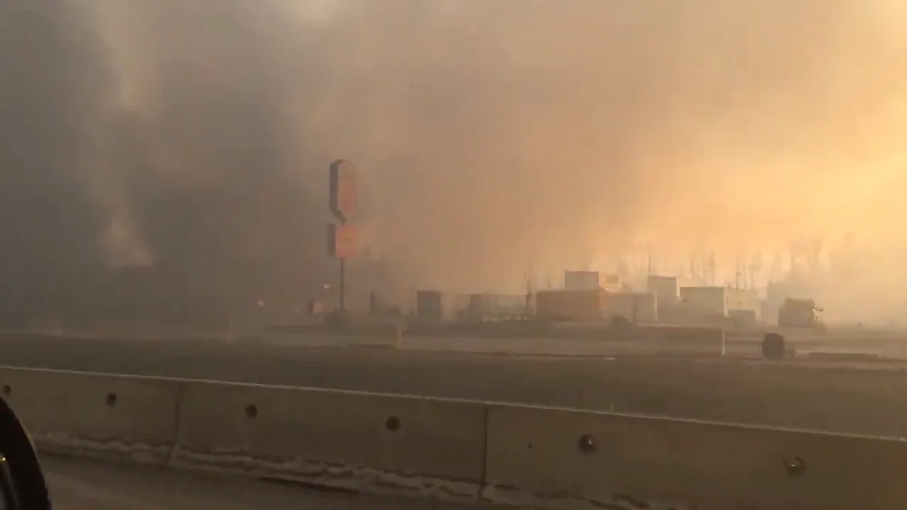Fort McMurray, Alta., wildfire, May 2016/Jamie ( @jamiemay99)/Submitted to The Weather Network