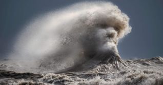 Face appears in November's stormy waves of Lake Erie