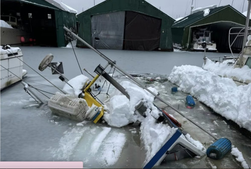 Heavy snowfall in Juneau, Alaska, sinks boats in harbour - The Weather  Network