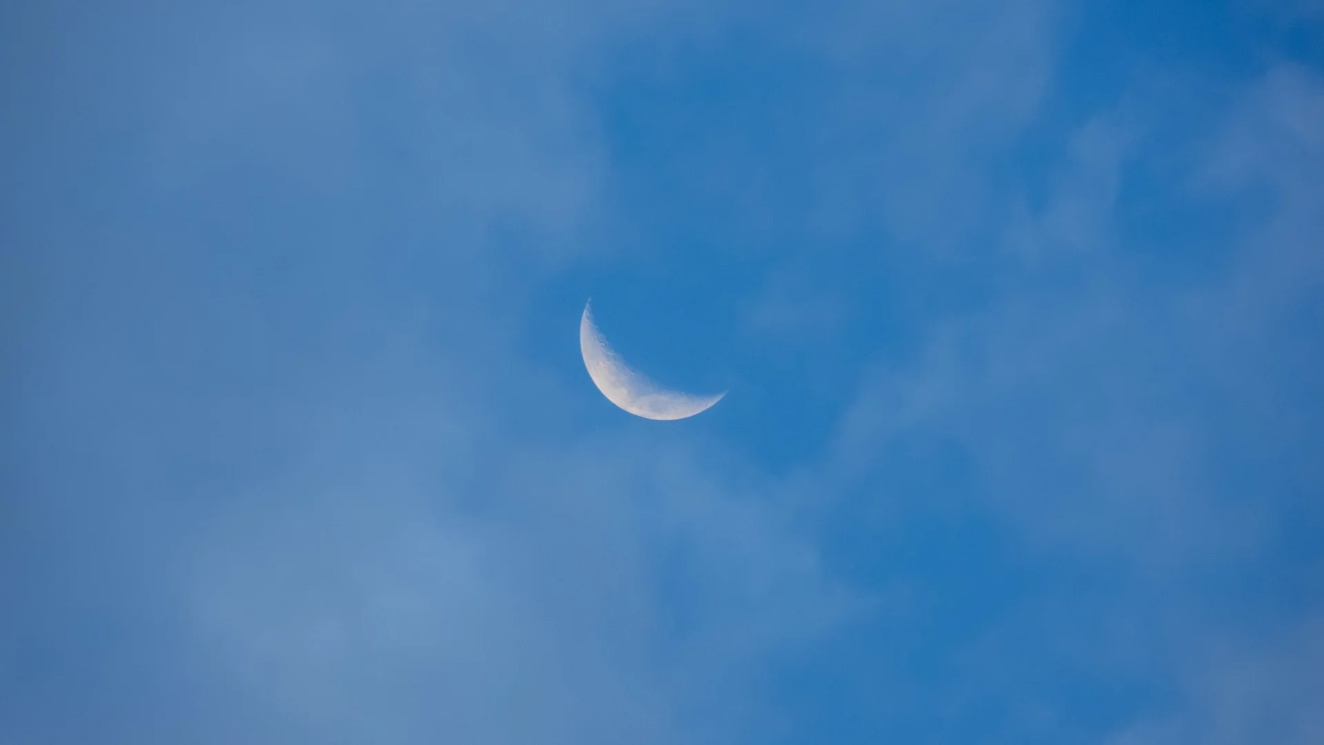 Crescent moon Nov-18-2012 through storm front Stratus 74 Sunbury St Geebung P1280581