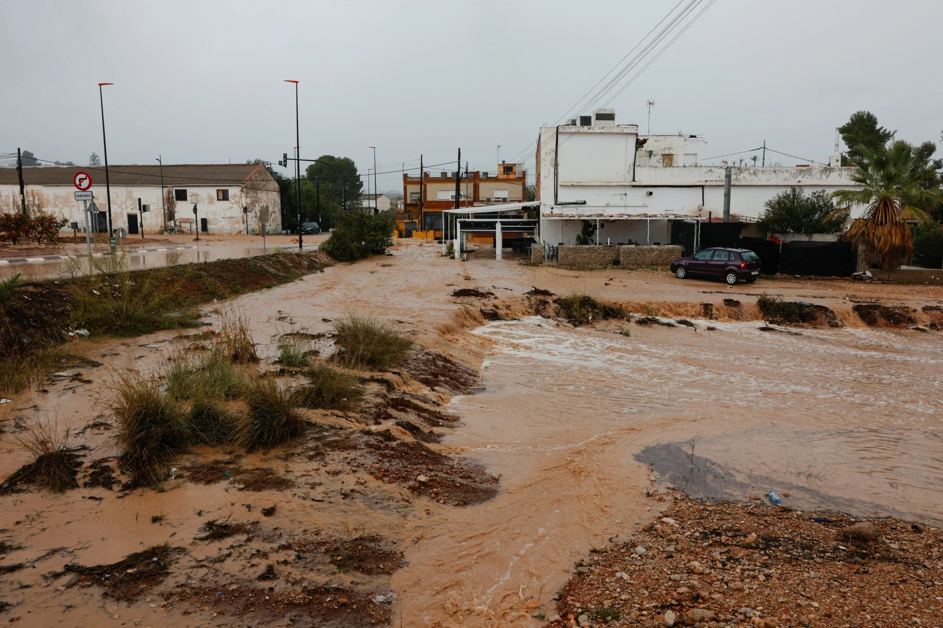 Reuters: Roads are covered by flooding after the Spanish meteorological agency put the Valencia region in the highest red alert for extreme rainfalls, in Llombai, Valencia, Spain, October 29, 2024. REUTERS/Eva Manez