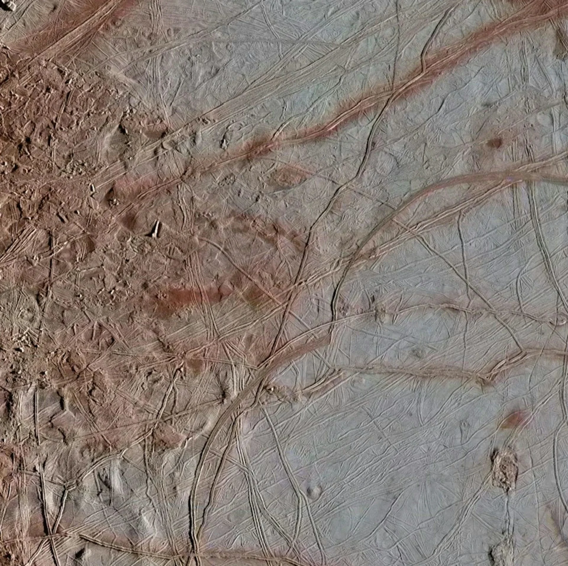 Europa surface - transition between light and dark terrain