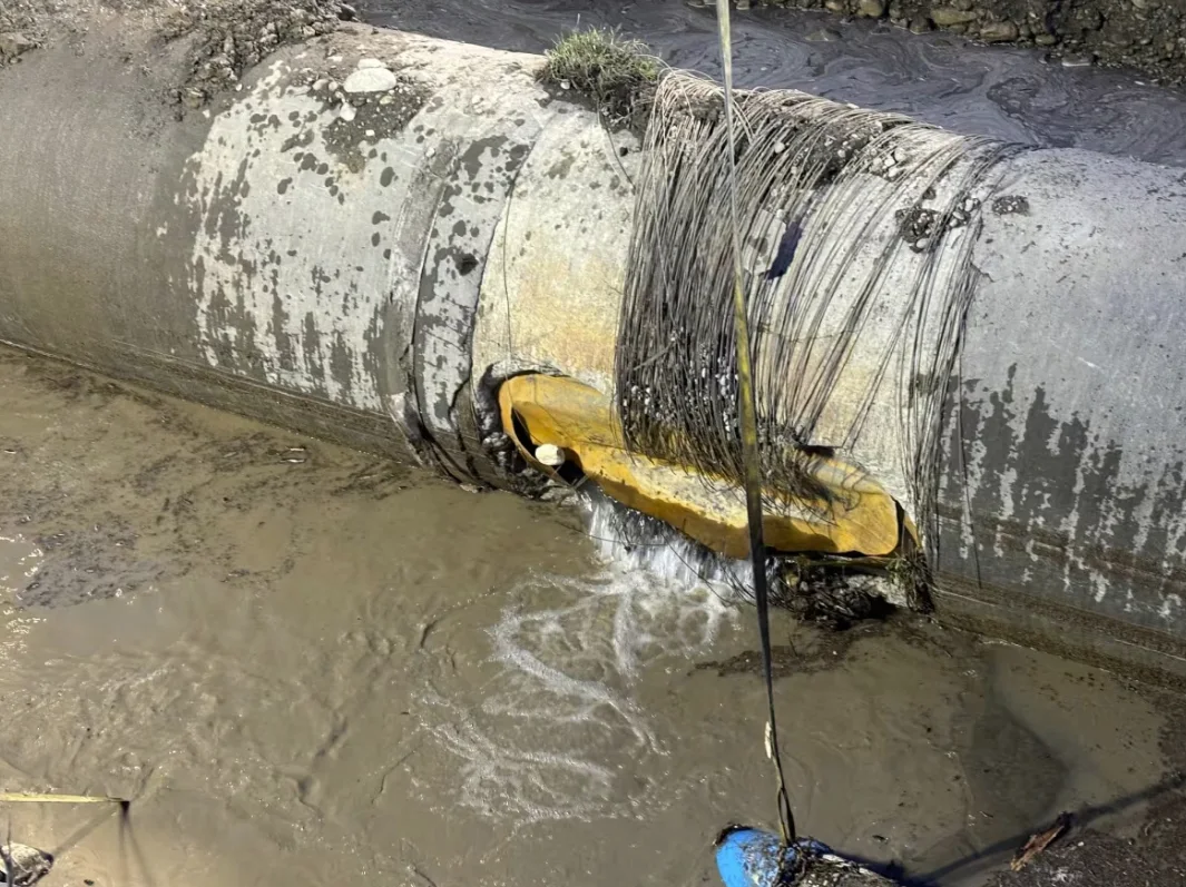 CBC: The Bearspaw south water main suffered a catastrophic break Wednesday evening. City crews were able to fully expose the damaged section on Friday. (City of Calgary)