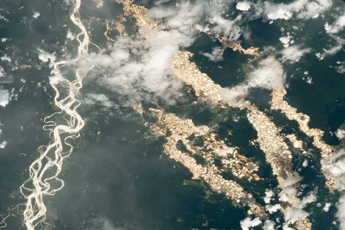 À VOIR : des «rivières d'or» en Amazonie