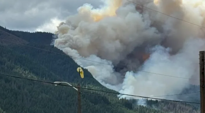 CBC: Smoke from the Brunswick Creek wildfire rises above the Fraser Canyon near Boston Bar, B.C. (Jody Phibbs)