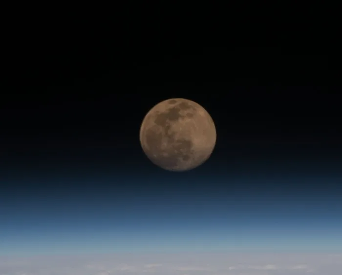 À la recherche d'eau sur la Lune