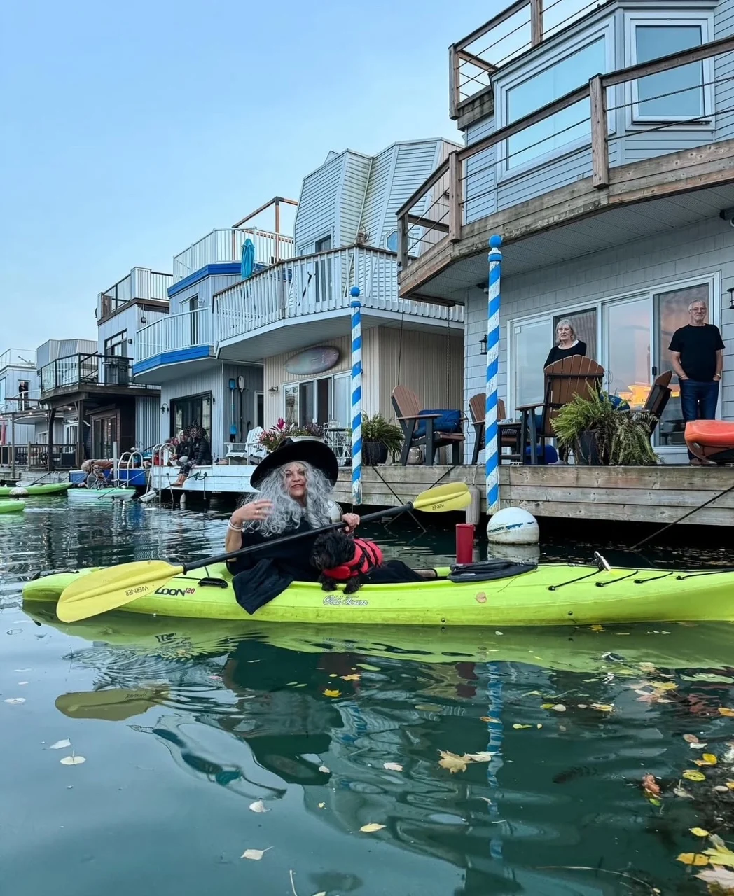 Kate Fincham houseboat/Instagram @ mylittlehouseboat