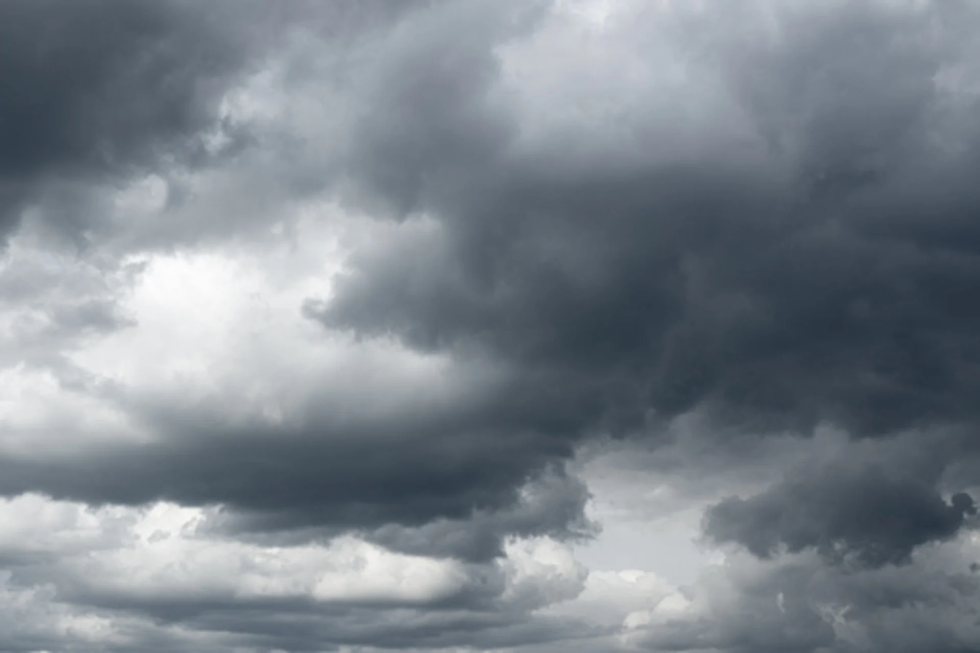 Warm, humid air mass fuels a thunderstorm risk in southern Ontario