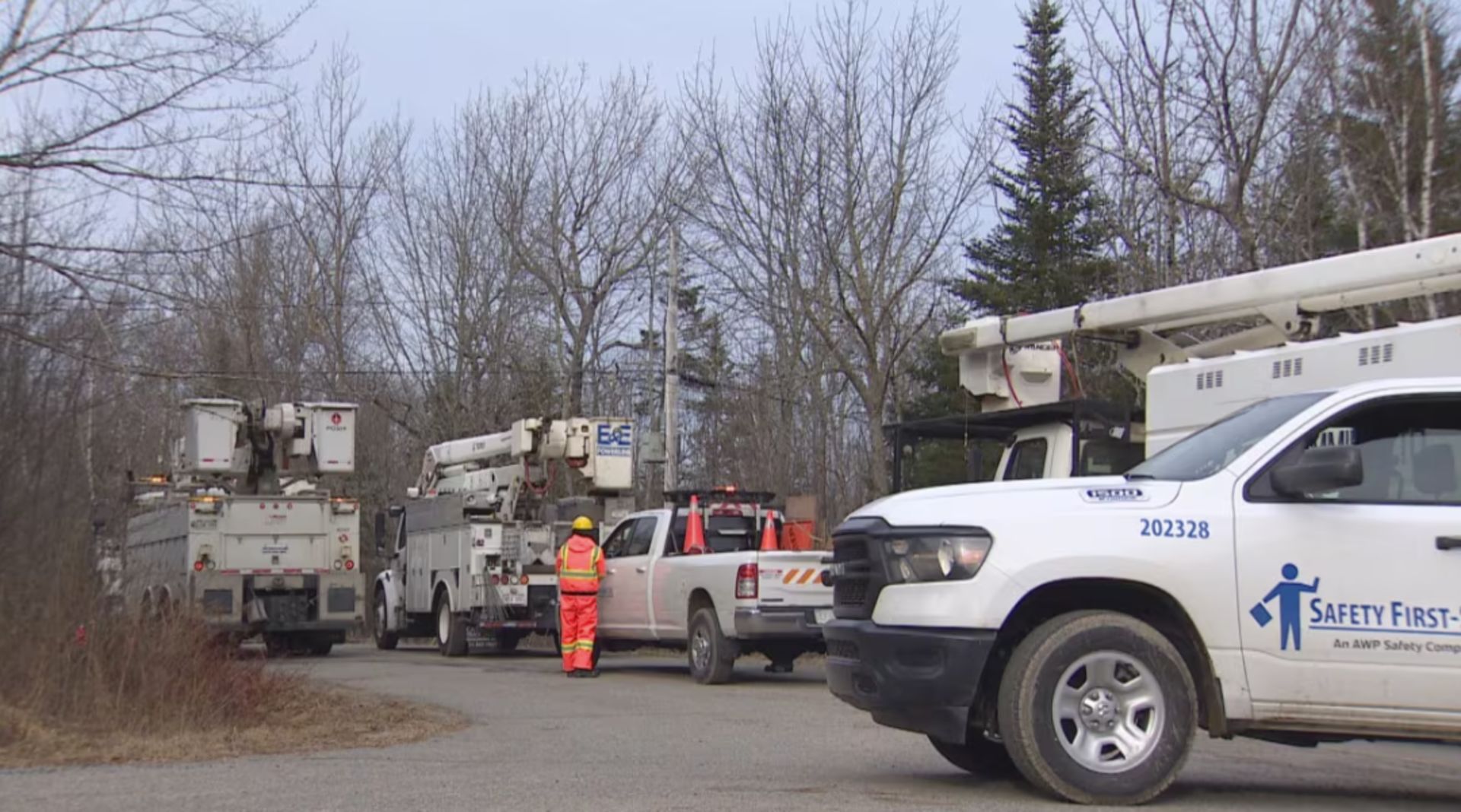 Tens of thousands without power after high winds, heavy rain battered N ...