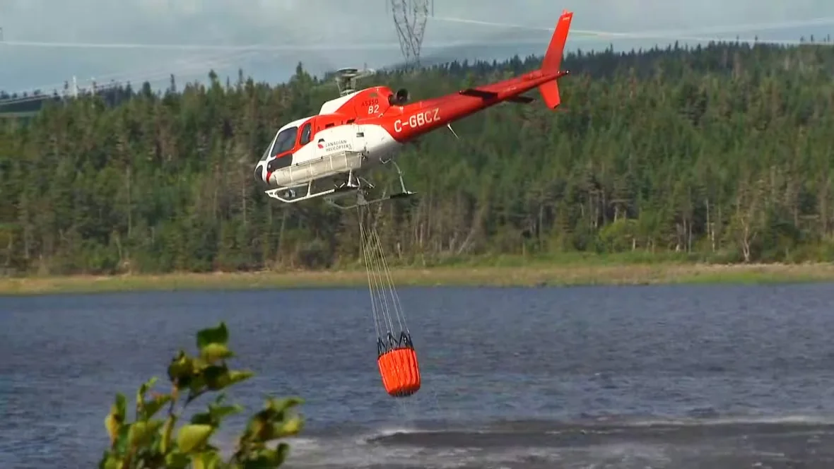 helicopter-getting-water/Mark Crosby/CBC