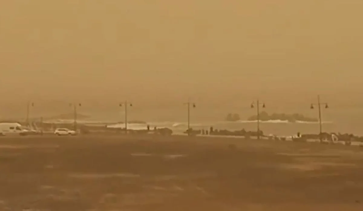 Le ciel devient orangé aux îles Canaries après une tempête de sable
