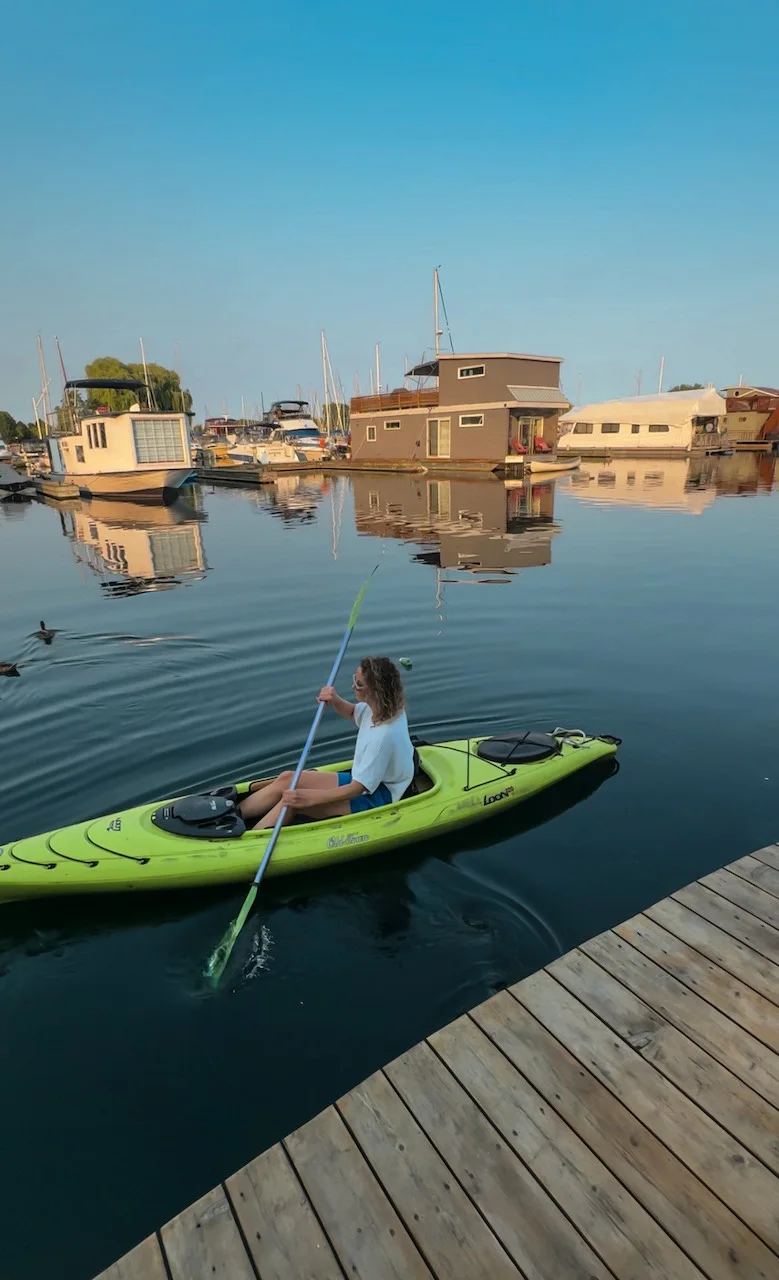 Kate Fincham houseboat/Instagram @ mylittlehouseboat
