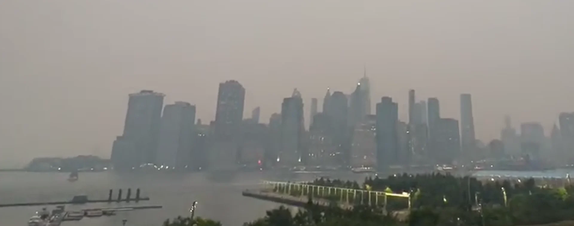 Feux de forêt au Québec : la fumée enveloppe New York