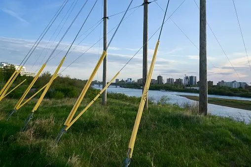 Hydro pole/Getty Images/Chinaface/2279123823-170667a