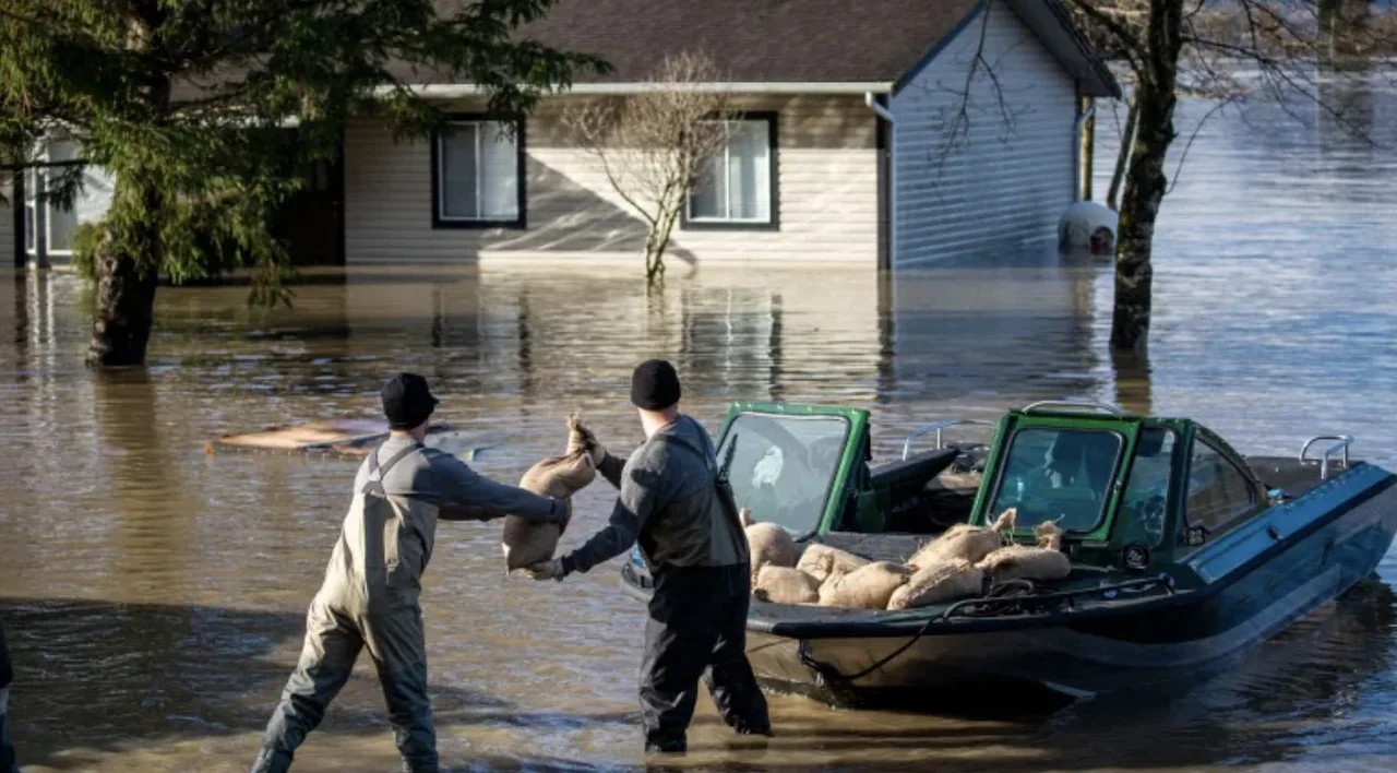 Travel, gas restrictions in place as flood cleanup underway in B.C.