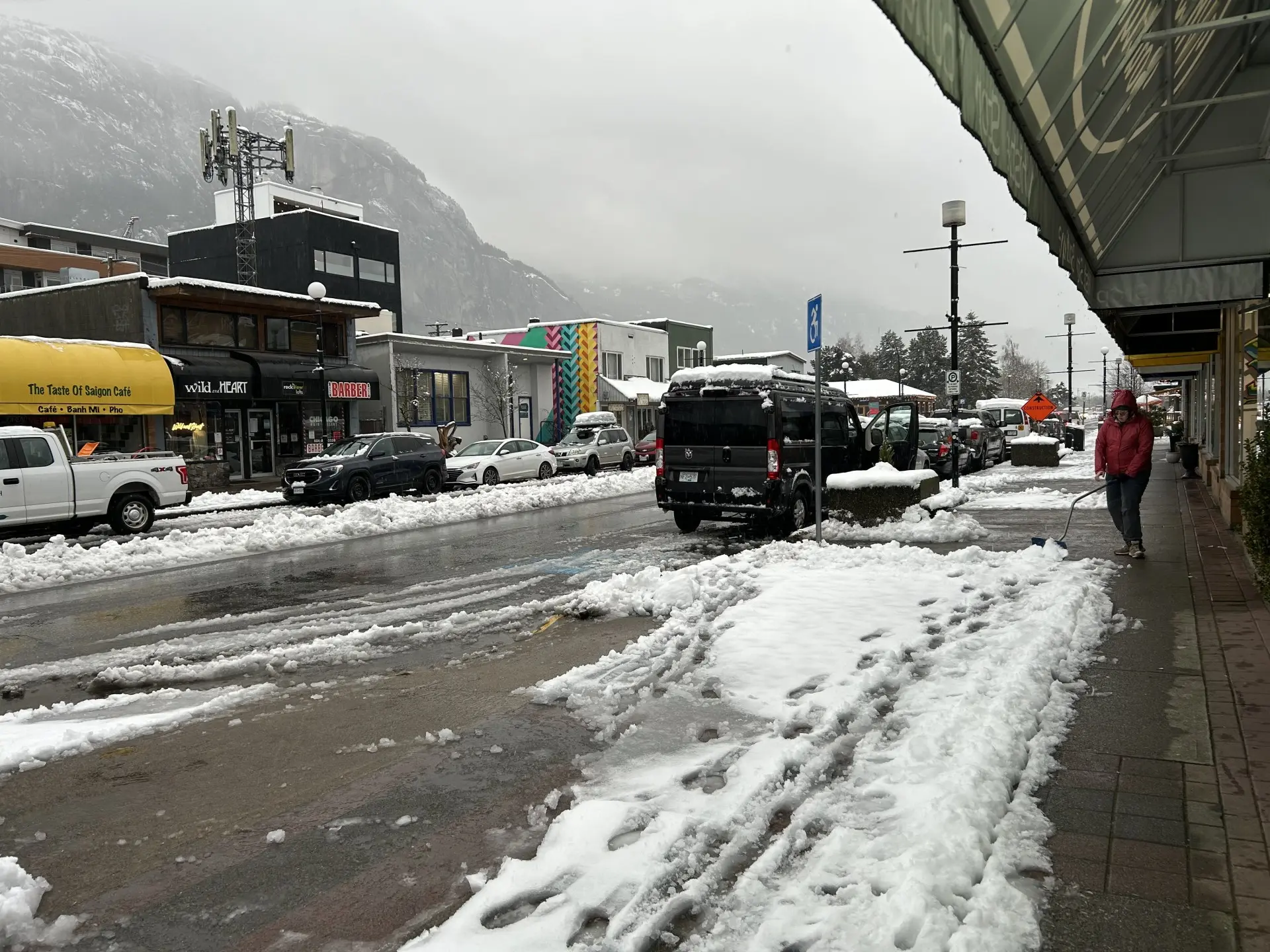 Heavy rain, wind, snow hits B.C., major travel impacts for highway passes