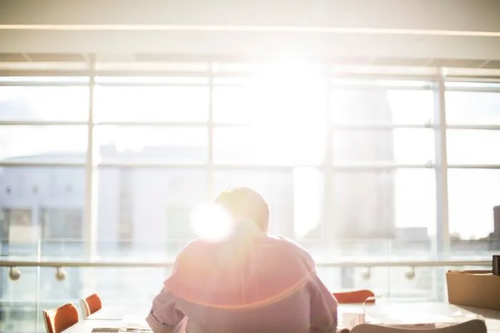 Quand l’absence de lumière naturelle nuit à votre productivité