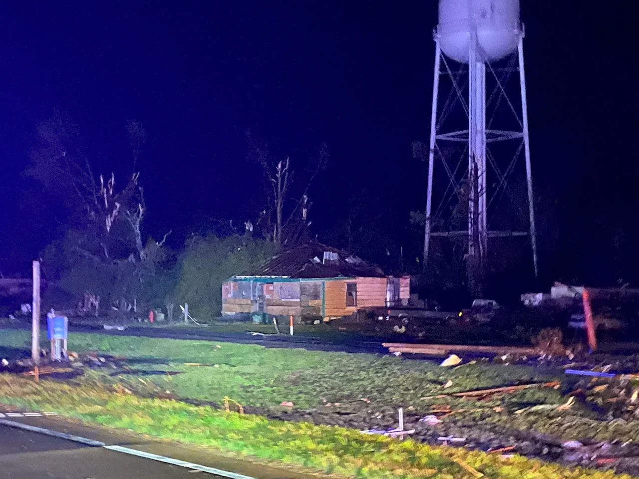 De violentes tornades dévastent tout sur leur passage