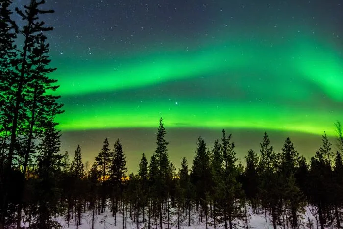 Des aurores boréales spectaculaires causées par une longue tempête géomagnétique