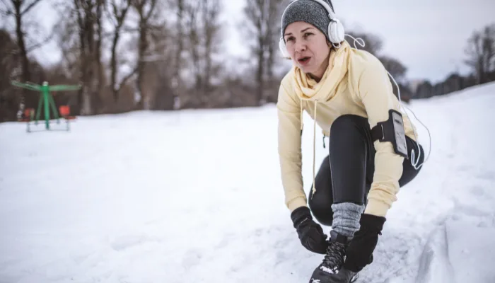 Here's how to protect your joints while exercising outdoors this winter