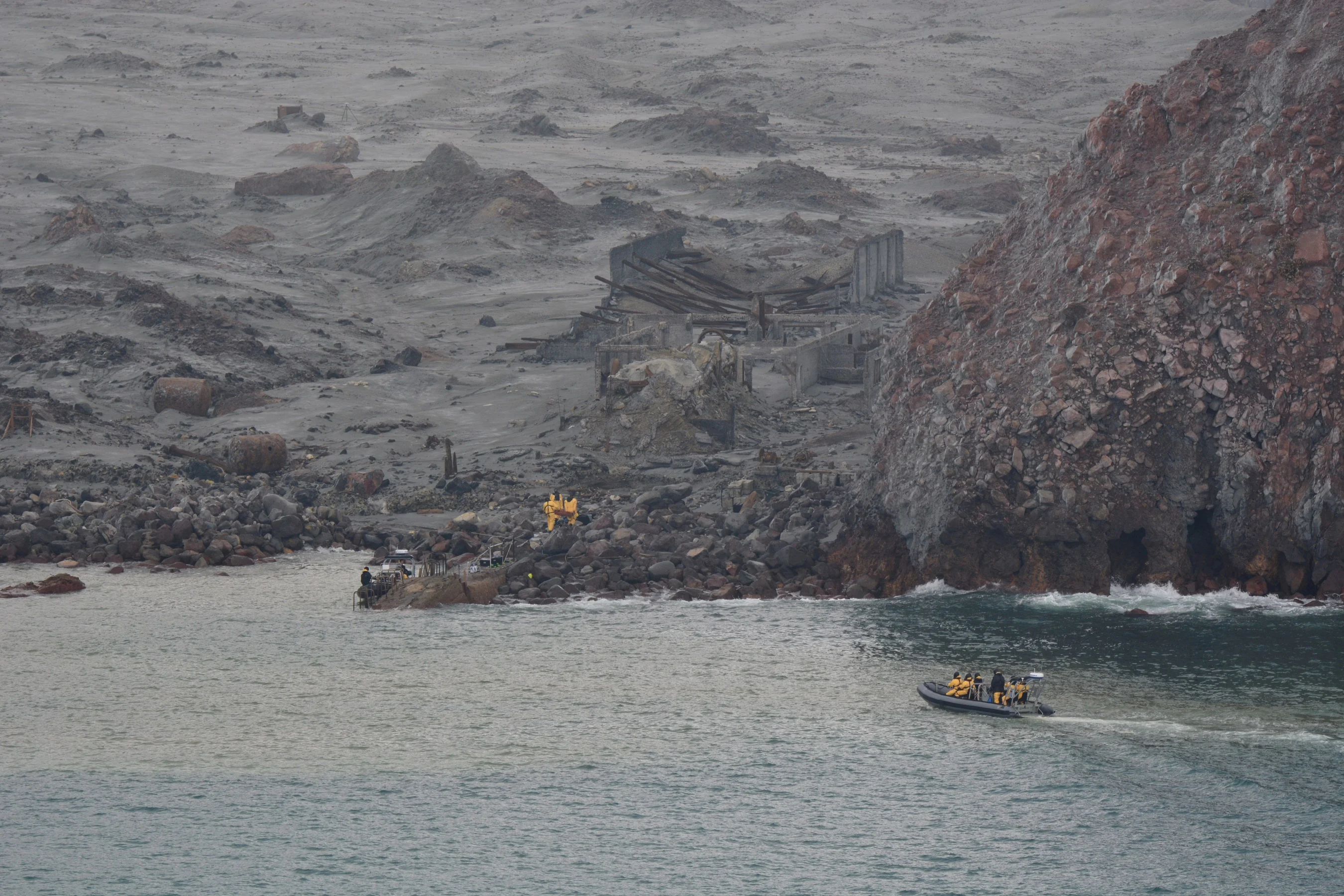 2019-12-13T033748Z 1 LYNXMPEFBC07X RTROPTP 4 NEWZEALAND-VOLCANO