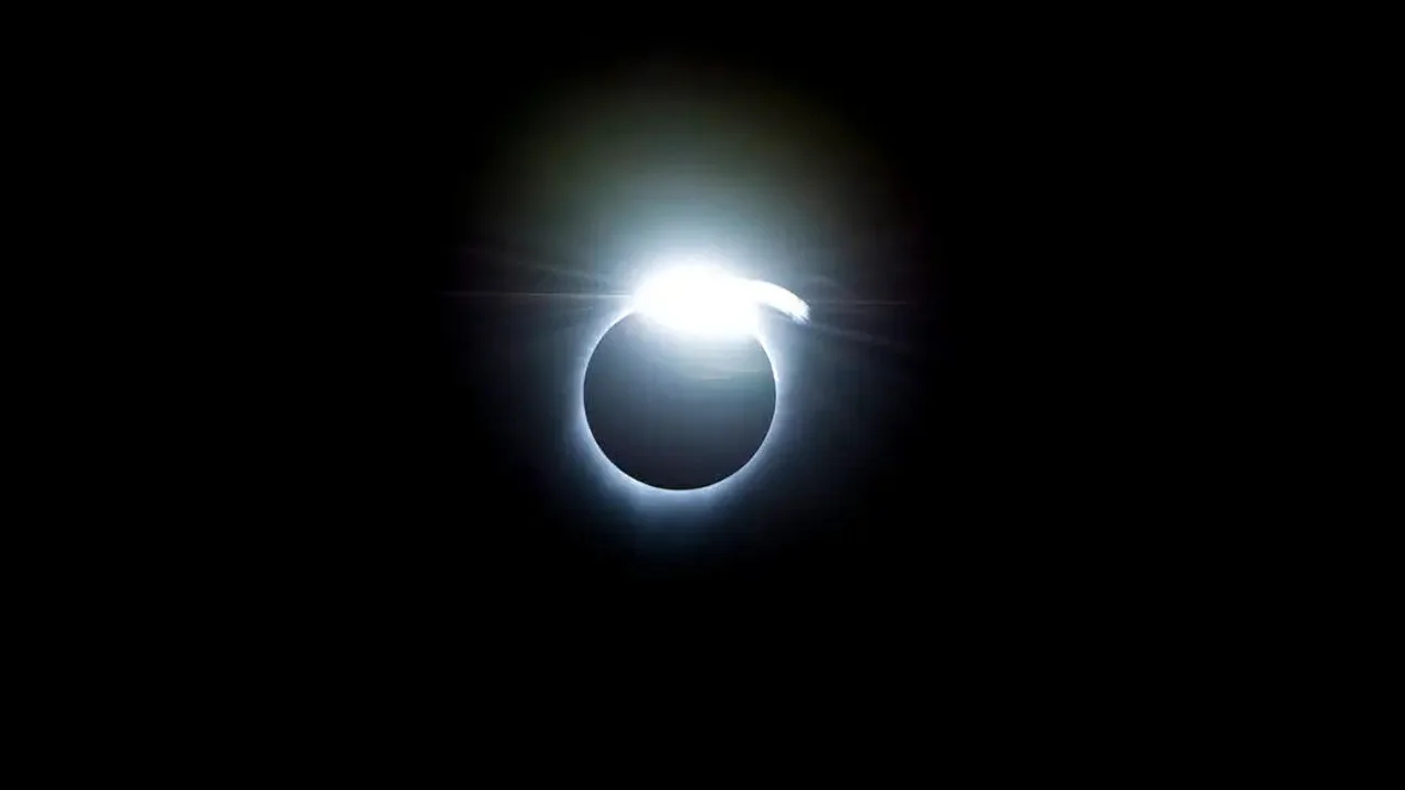 Diamond ring - Total Solar Eclipse - NASA Carla Thomas