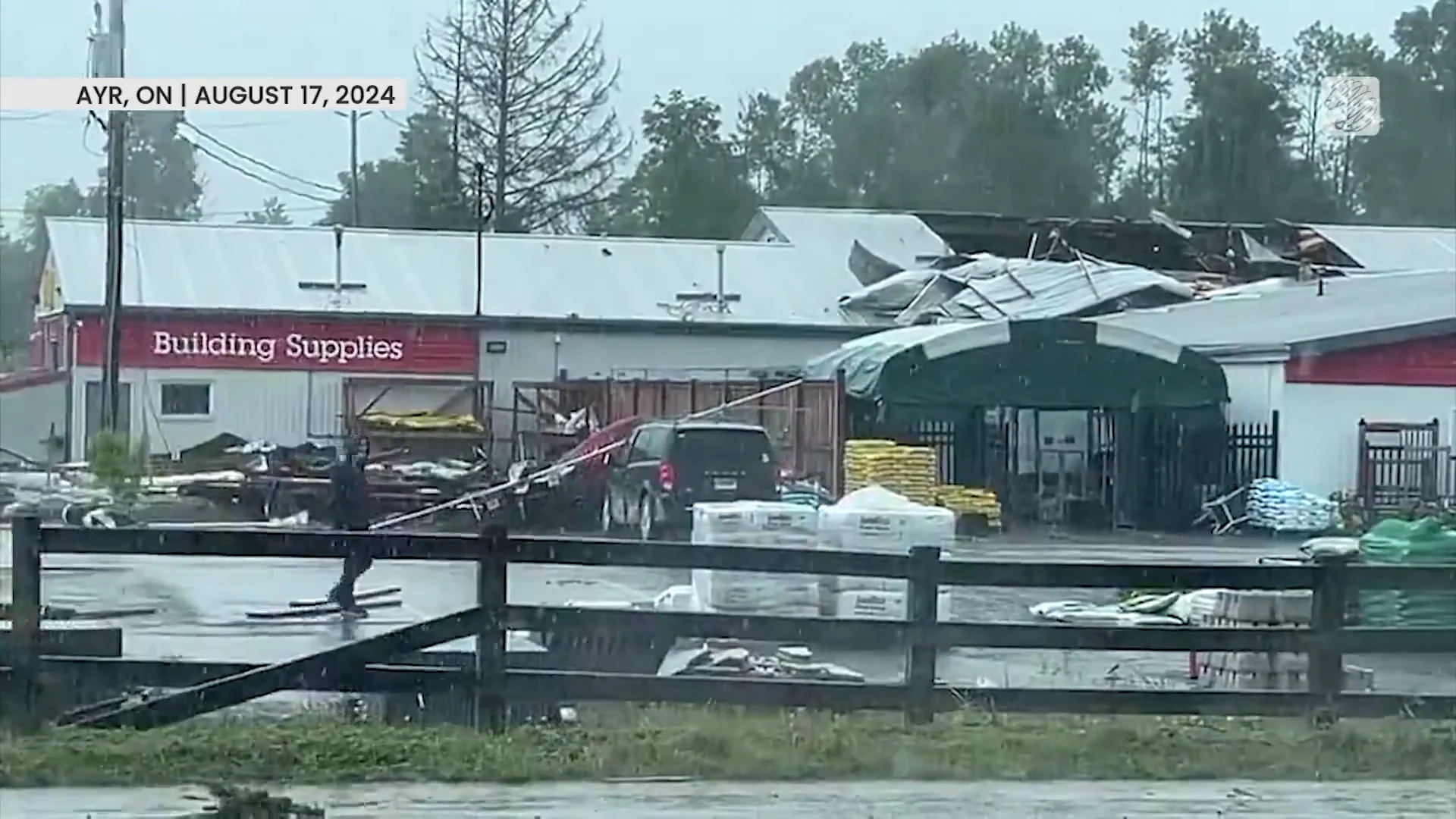 Tornado touches down in Ont., causing heavy damage to business