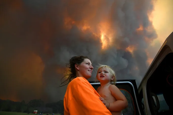 Australians ordered to flee flames as fires rage in east and west