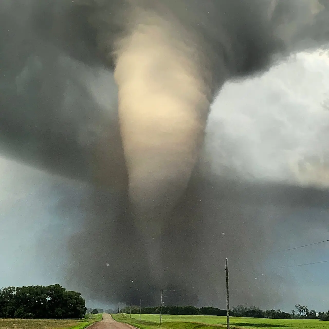 Large tornado kills 2 after roaring through rural southern Manitoba