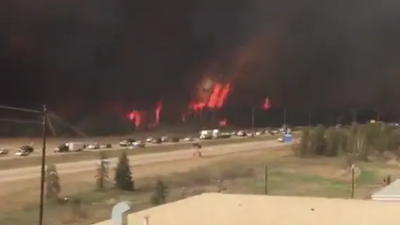 Fort McMurray, Alta., wildfire, May 2016/Zach Warren/Submitted to The Weather Network