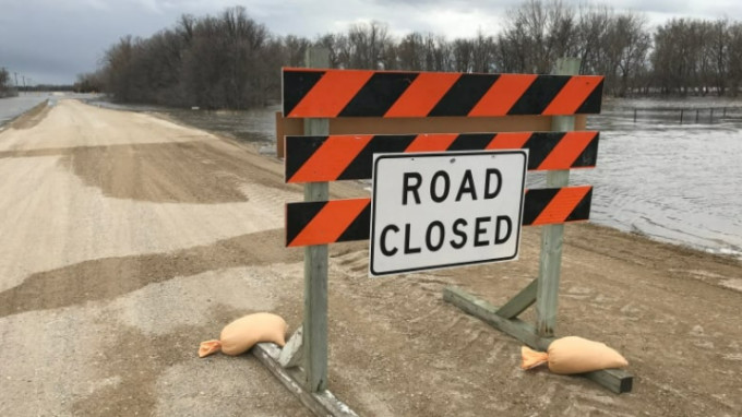 (CBC/Thomas Asselin) Road closed sign Red River Manitoba