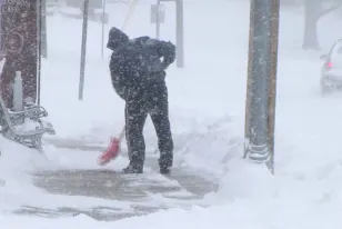 Calgary updates bylaws to include new fines around improper shovelling