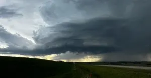 Severe storm risk spans the Prairies, risk of damaging winds, large hail