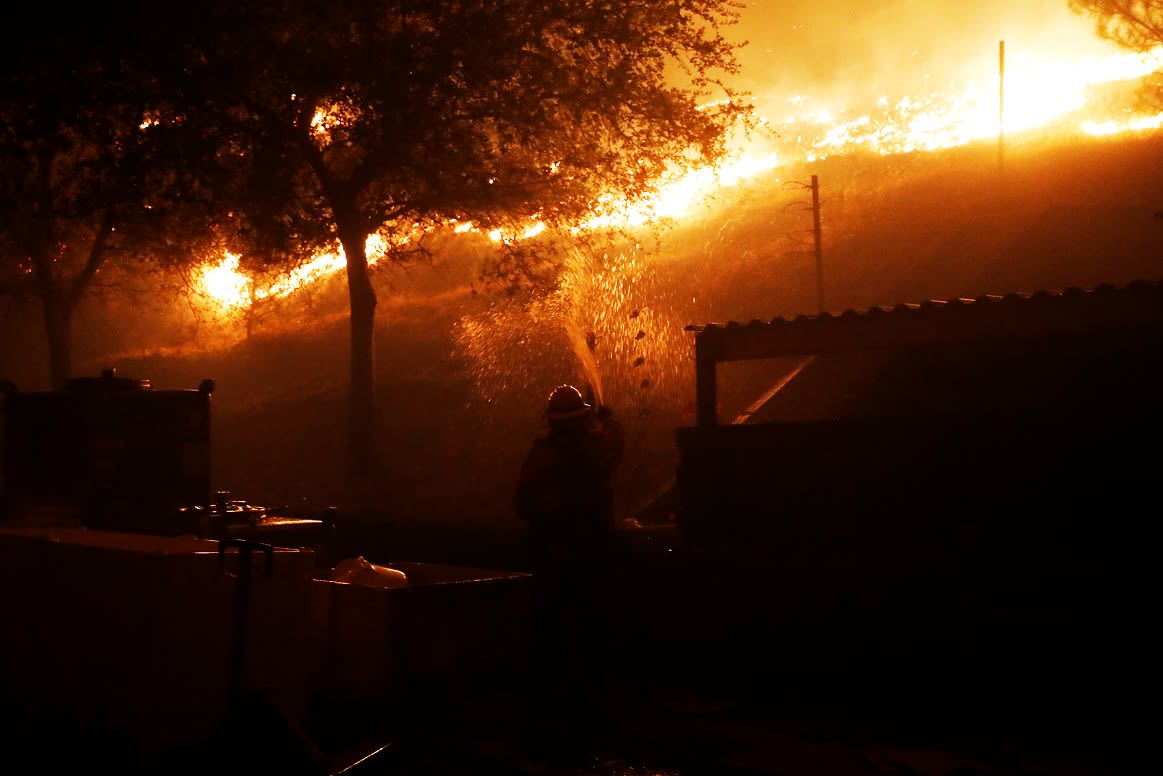 Hundreds evacuate, 200,000 without power amid California wildfires ...
