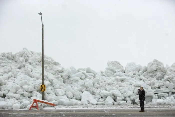 CBC Ice fort erie man photographer CP