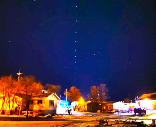 MétéoMédia Strange string of lights in Manitoba spark confusion, intrigue