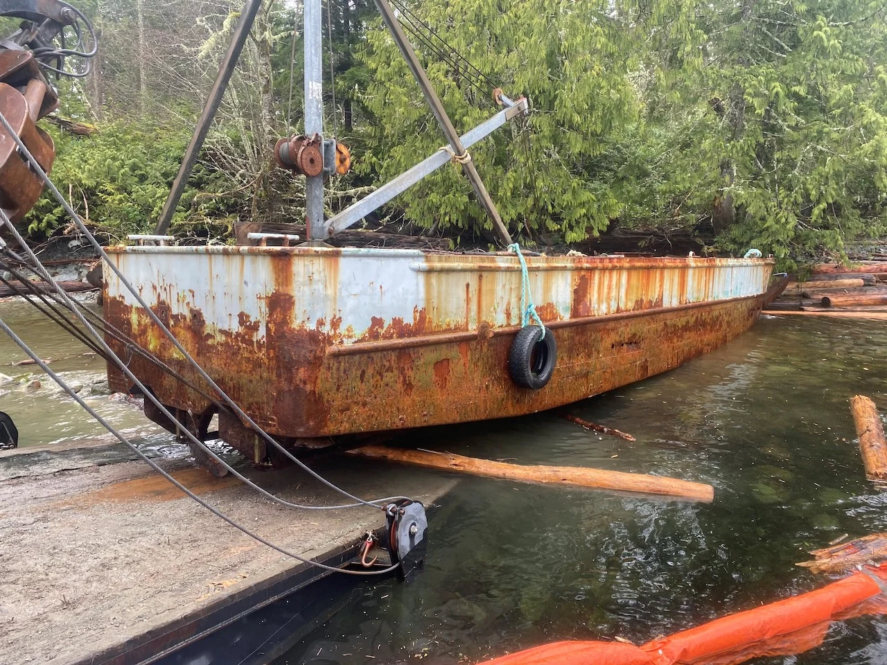 Boat removal (PacificRimNPR, BC) VOC Mar2021/Canadian Coast Guard