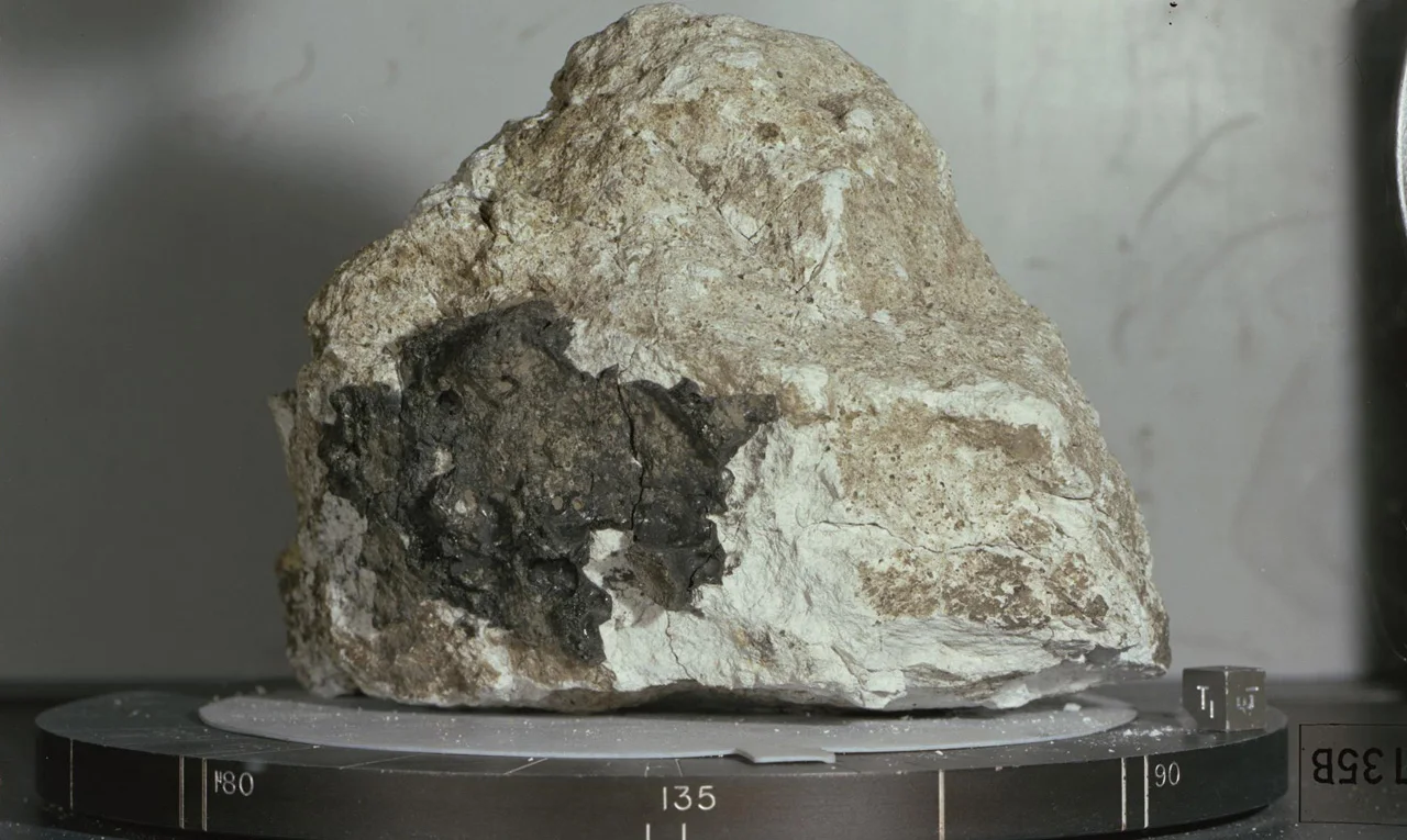 Lunar-sample-60025-one-of-the-oldest-moon-rocks-nasa-jsc-aaco